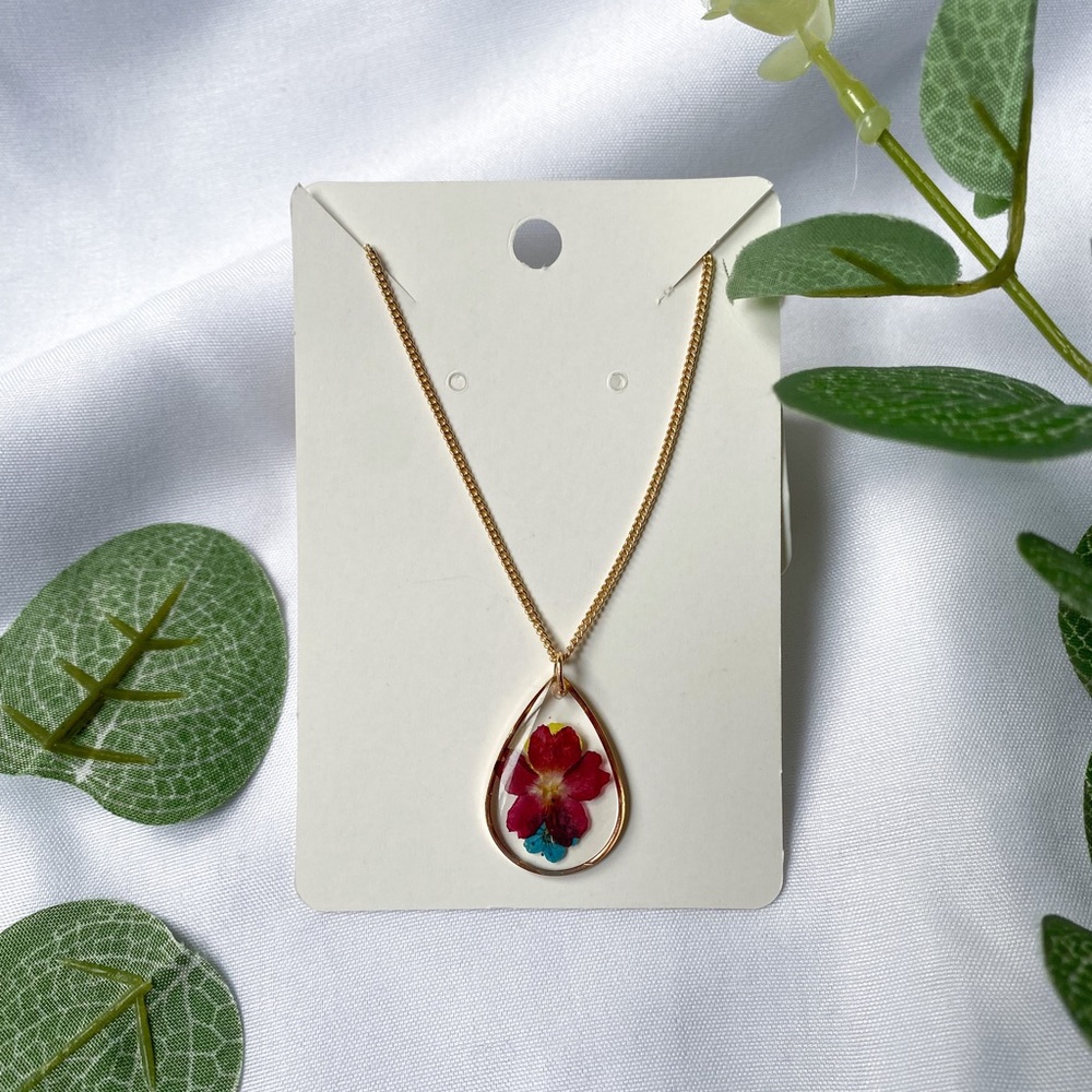 Encapsulated Flower Necklace